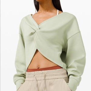 NWT Lululemon Twist Back-to-Front Pullover size 0